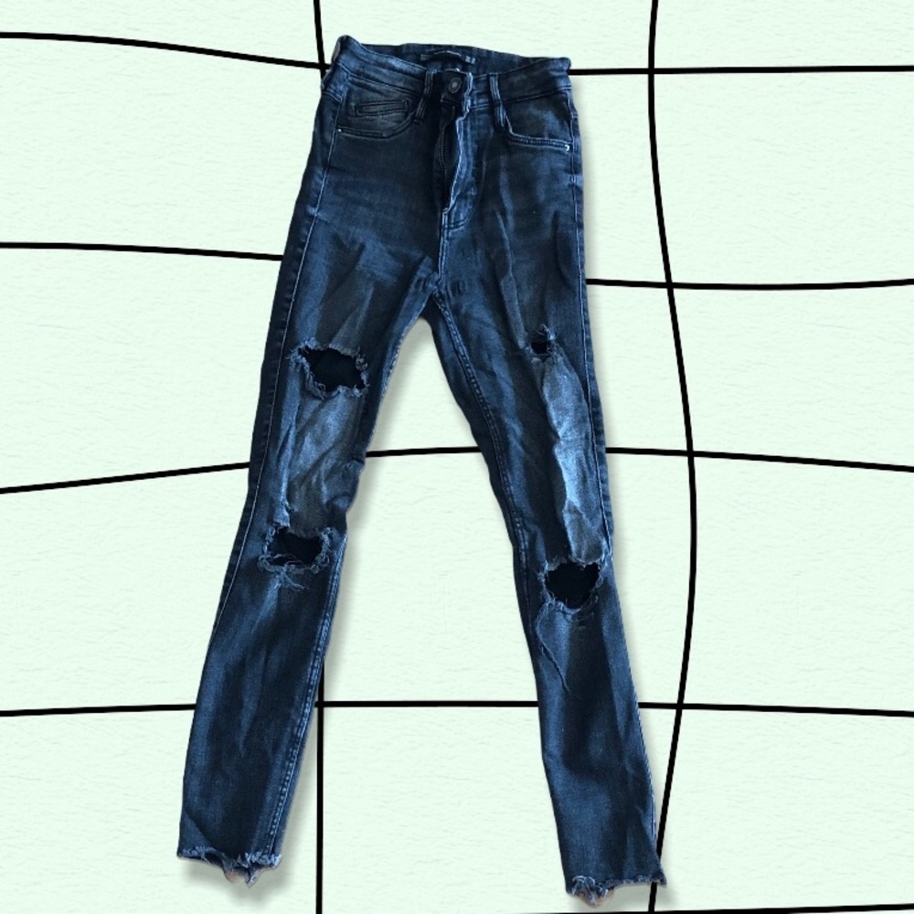 ZARA TRAFULAC SKINNY JEANS WITH CUTE RIPS
